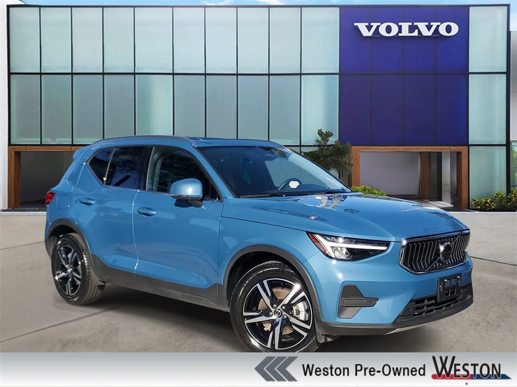 Certified 2025 Volvo XC40 B5 Core SUV
