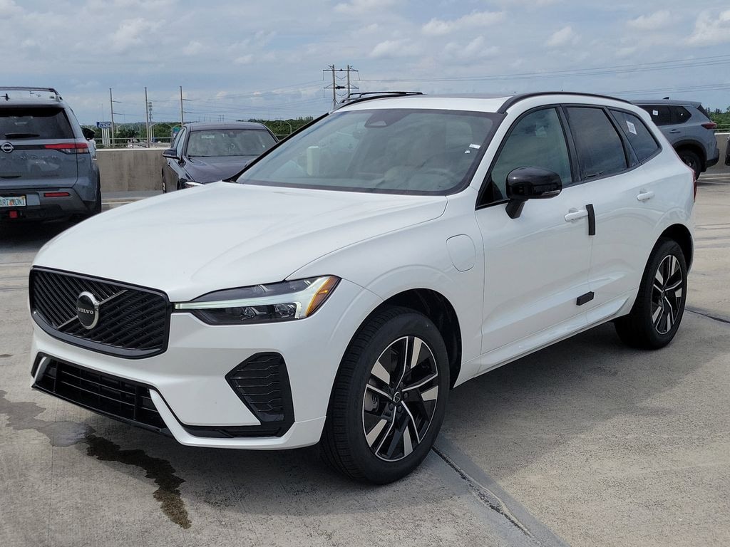 New 2026 Volvo XC60 plug-in hybrid T8 Core SUV