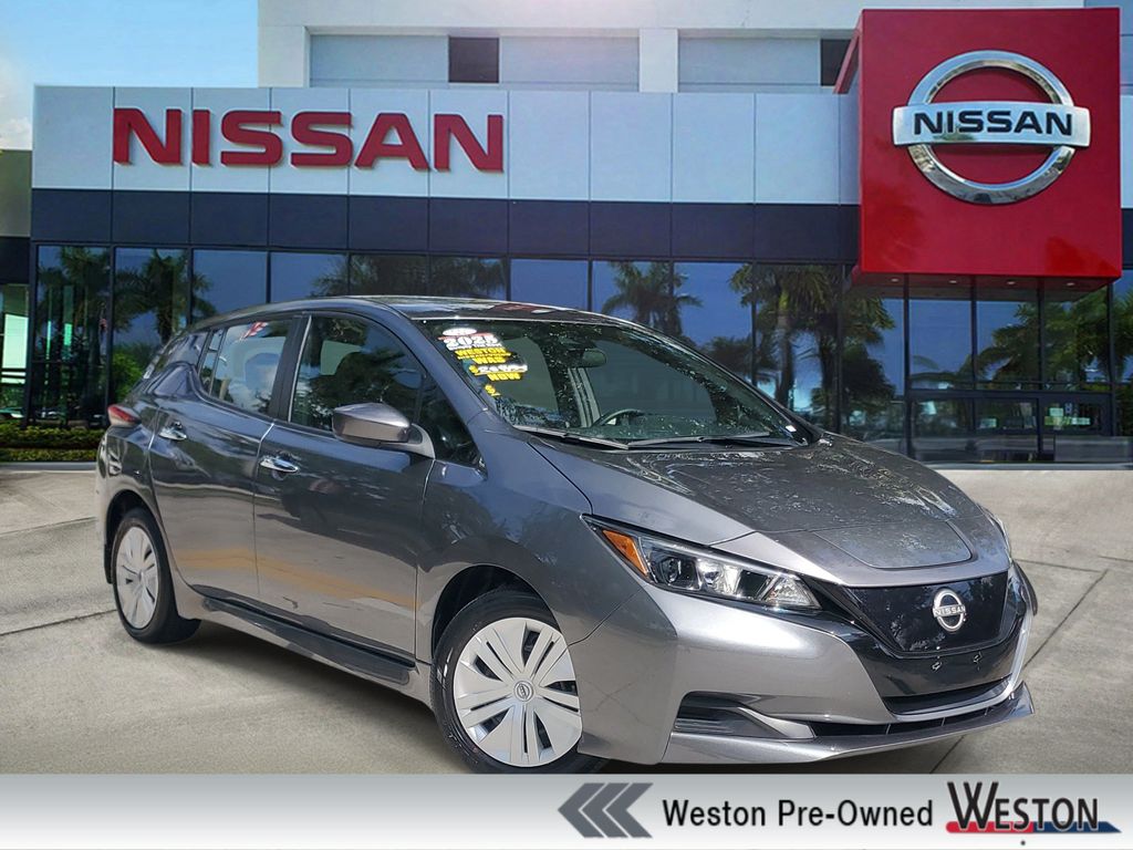 2025 Nissan Leaf S's photo