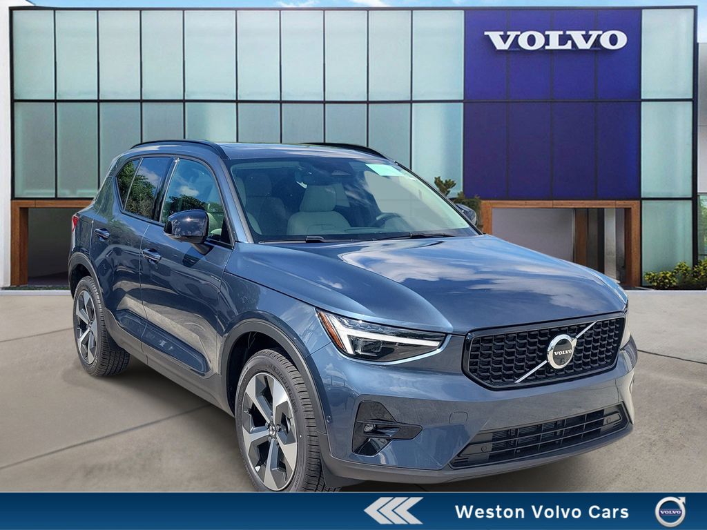 2026 Volvo XC40 SUV 