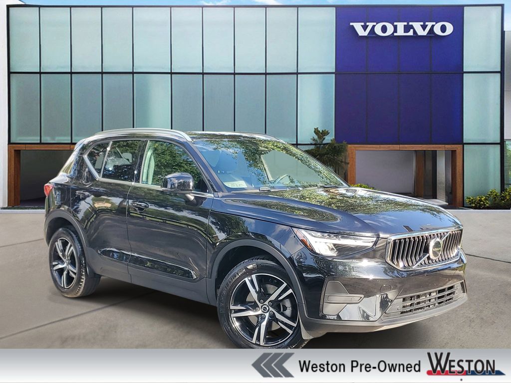 2025 Volvo XC40
