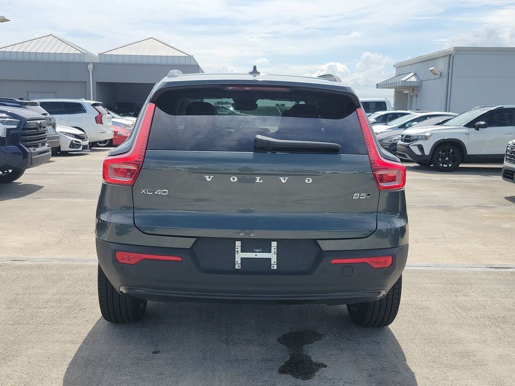 New 2026 Volvo XC40 B5 Plus SUV