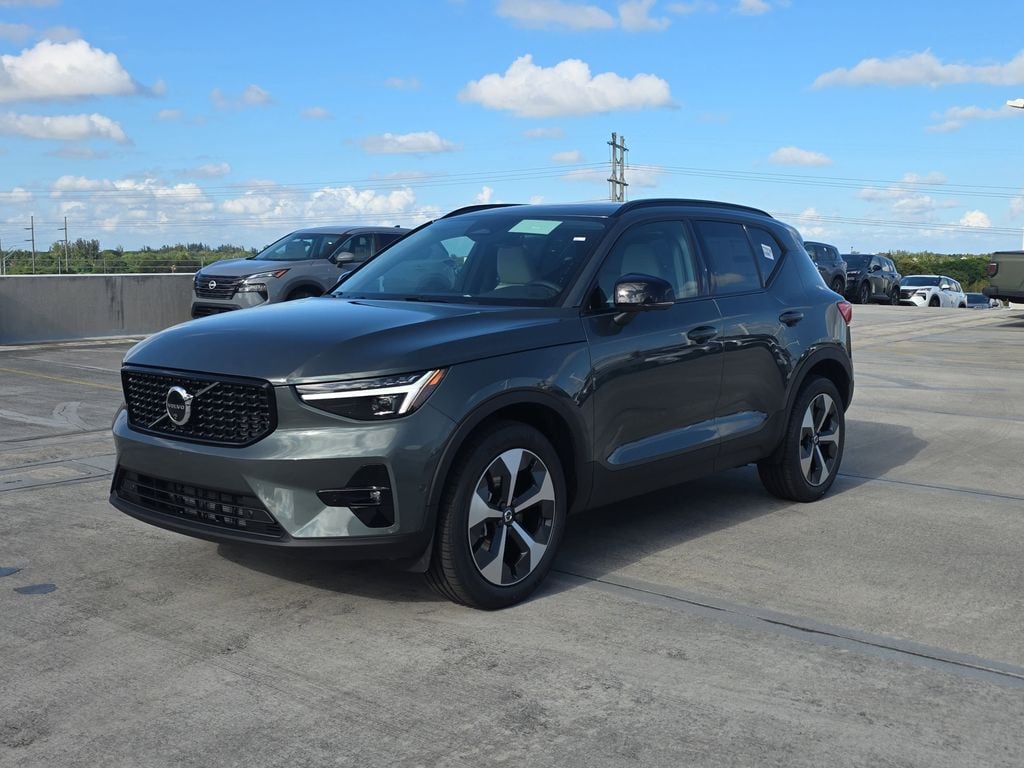 New 2026 Volvo XC40 B5 Plus SUV