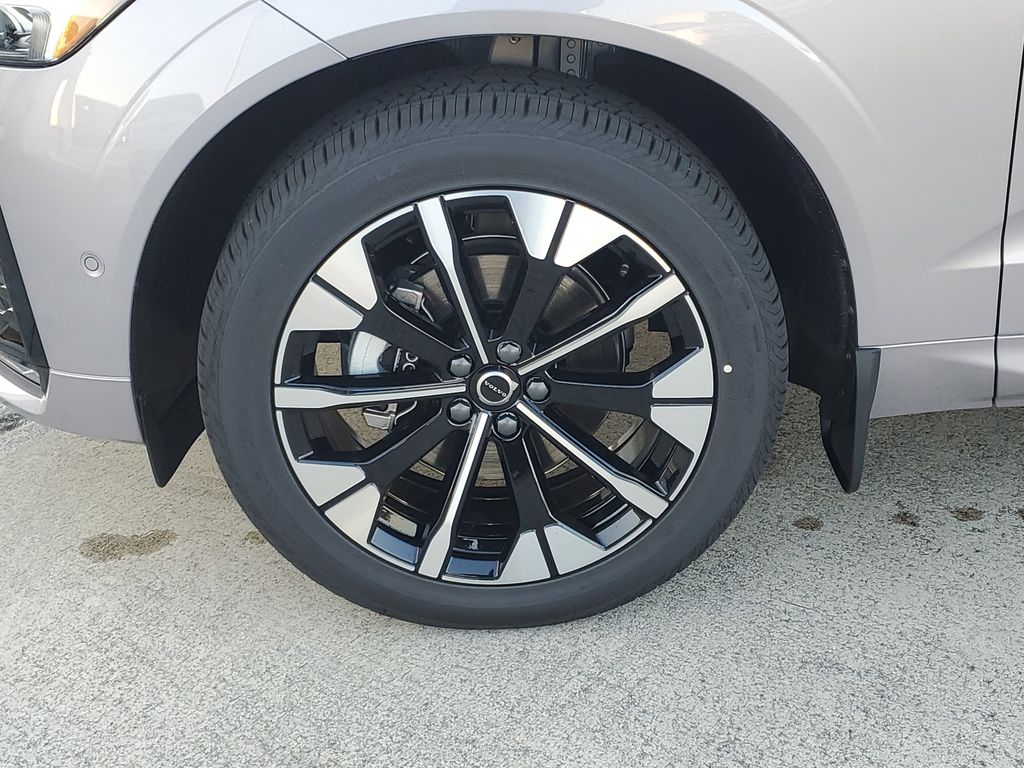 New 2026 Volvo XC60 B5 Plus SUV
