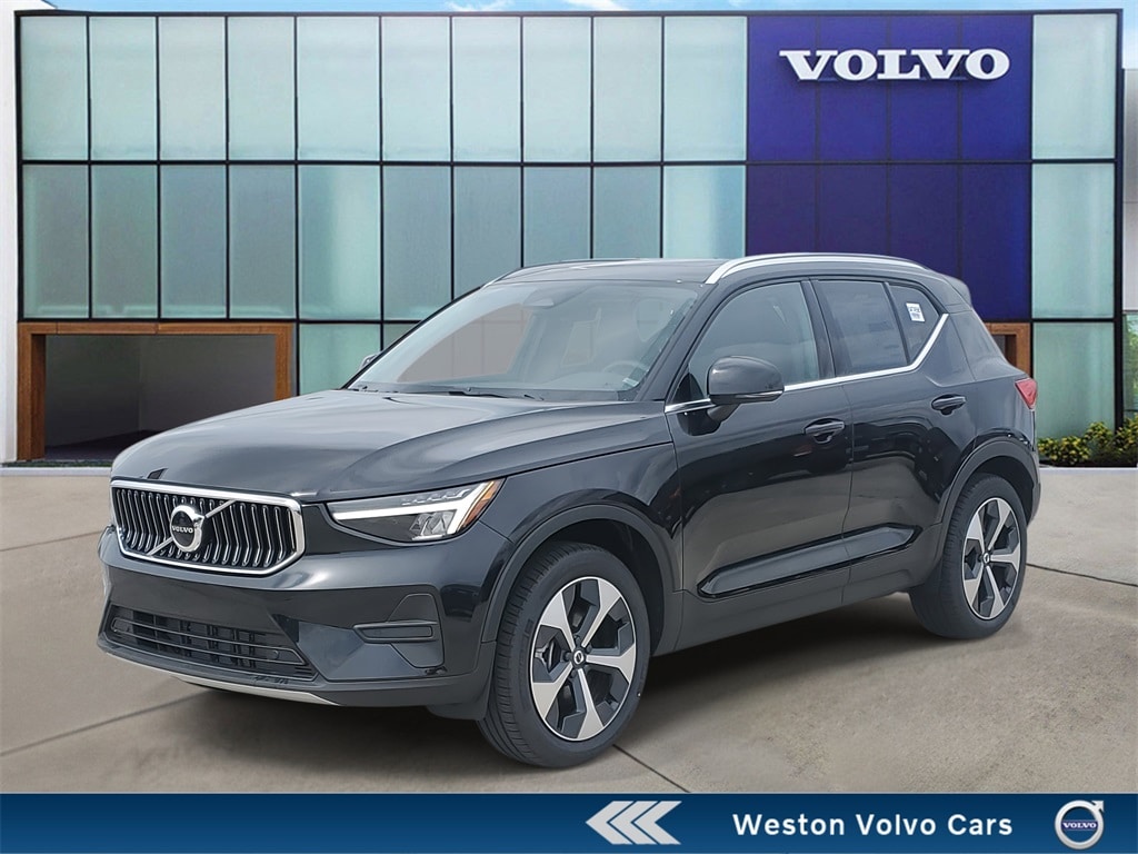2025 Volvo XC40 B5 Core Bright Theme