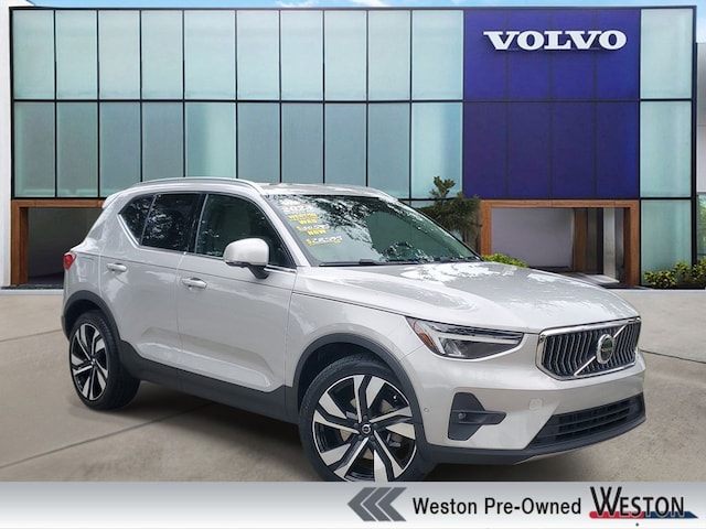 2023 Volvo XC40 B5 Plus Bright Theme SUV