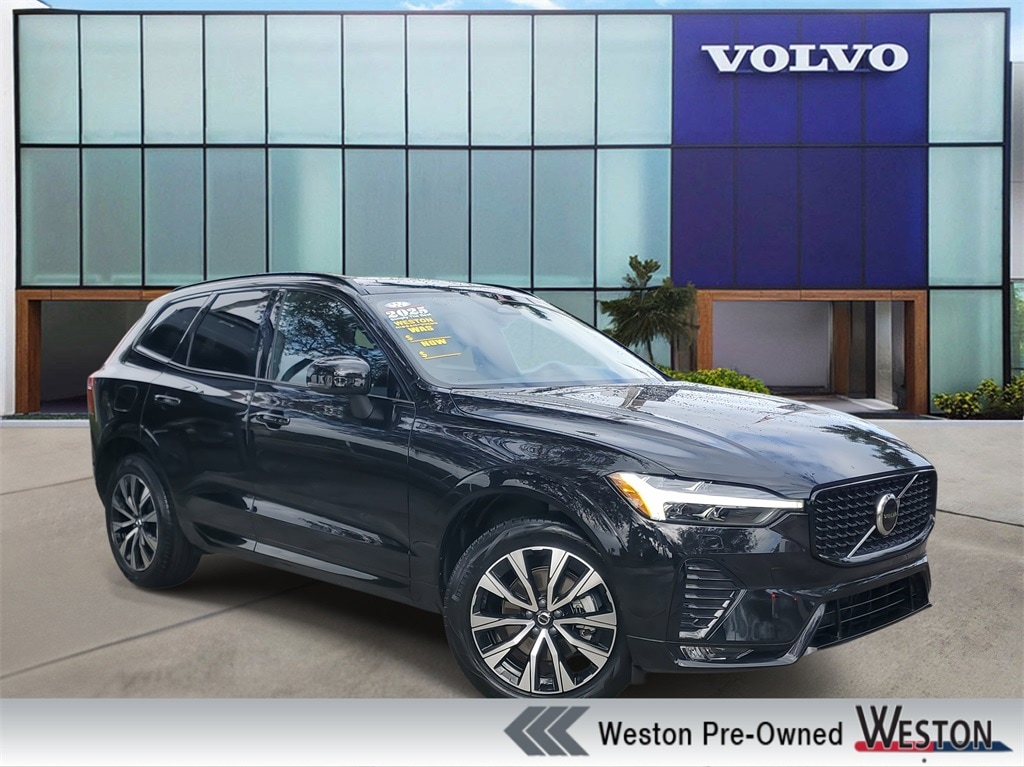 2025 Volvo XC60 Core's photo