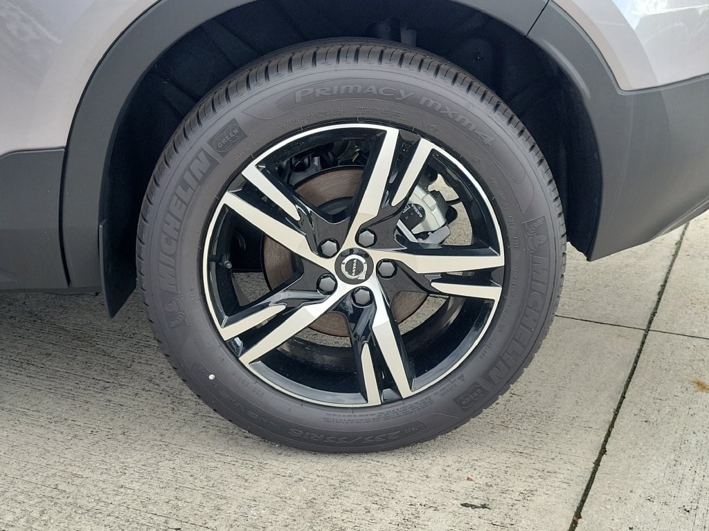 New 2026 Volvo XC40 B5 Core SUV