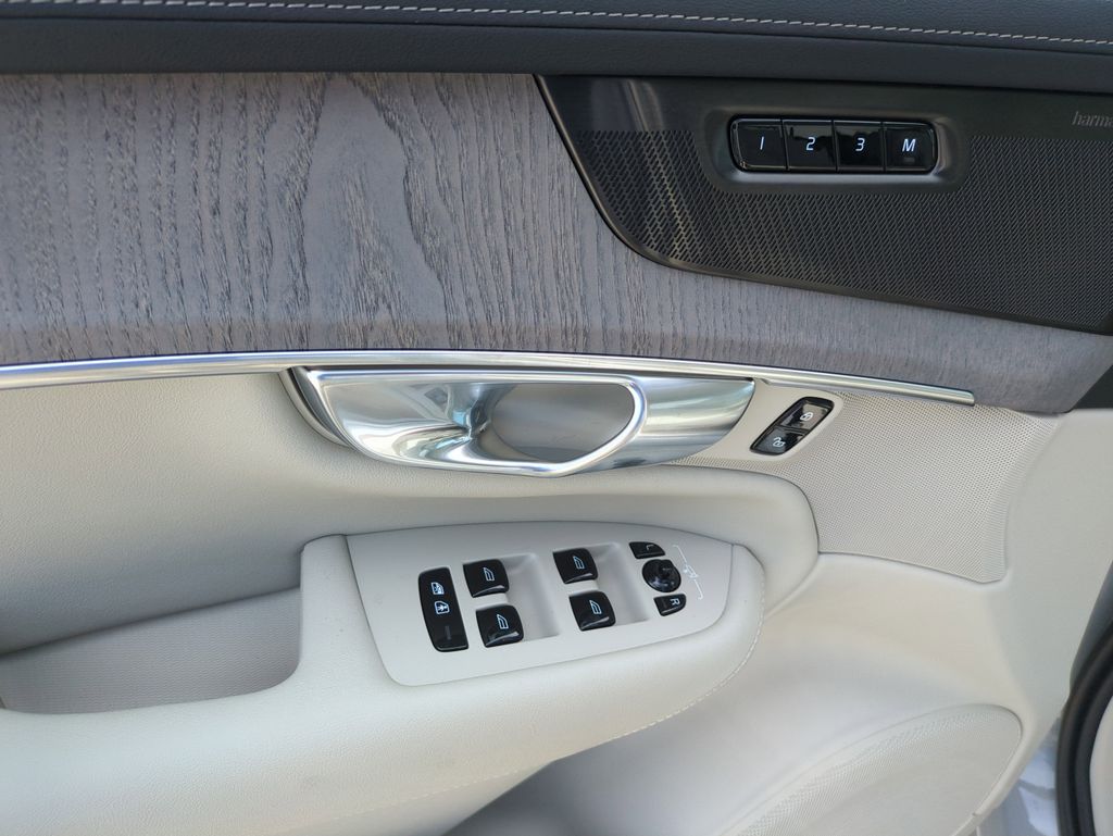 2026 Volvo XC90 Ultra - Photo 11