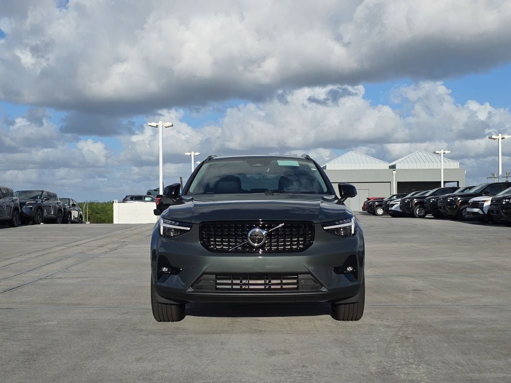 New 2026 Volvo XC40 B5 Ultra SUV
