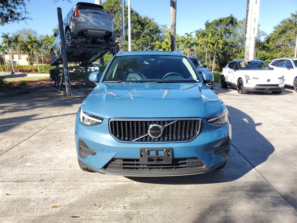 Certified 2025 Volvo XC40 B5 Core SUV