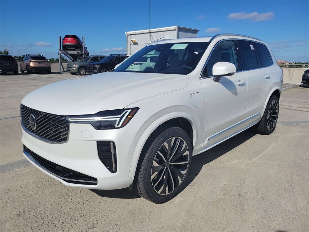 New 2026 Volvo XC90 plug-in hybrid T8 Core SUV