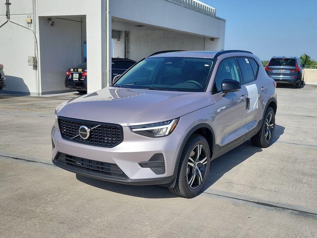 New 2026 Volvo XC40 B4 Core SUV