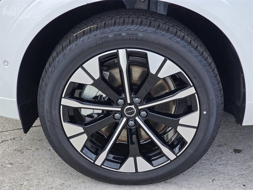 New 2026 Volvo XC60 plug-in hybrid T8 Plus SUV