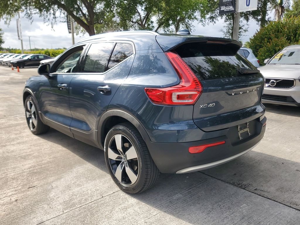 Certified 2022 Volvo XC40 Momentum SUV