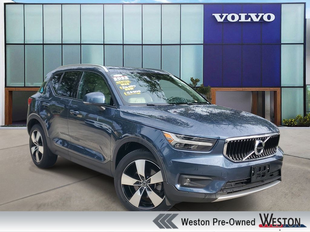 2022 Volvo XC40 T5 Momentum AWD's photo