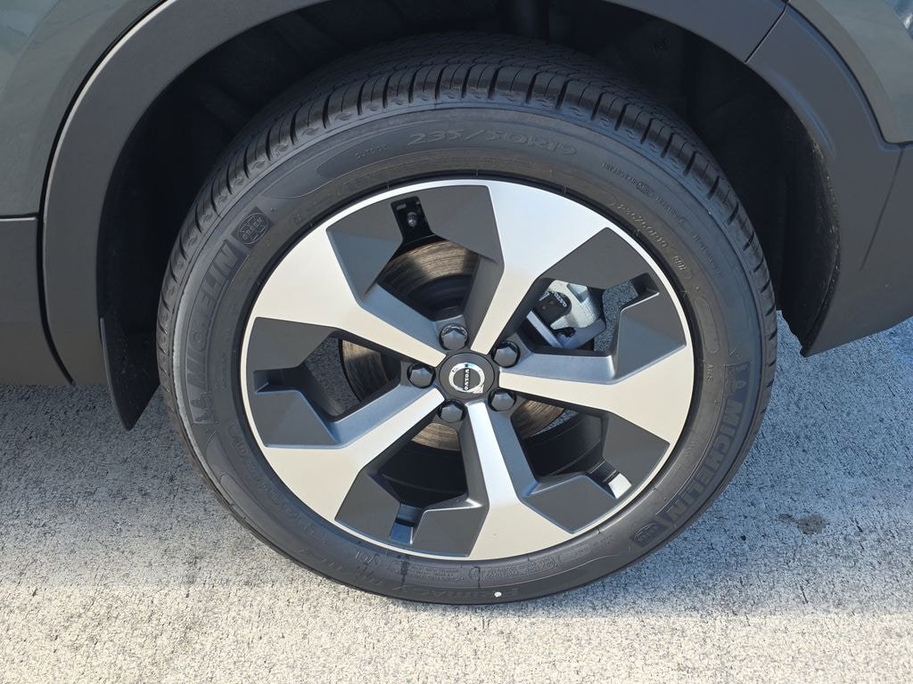 New 2026 Volvo XC40 B5 Plus SUV