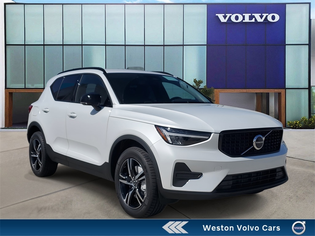 New 2026 Volvo XC40 B5 Core SUV