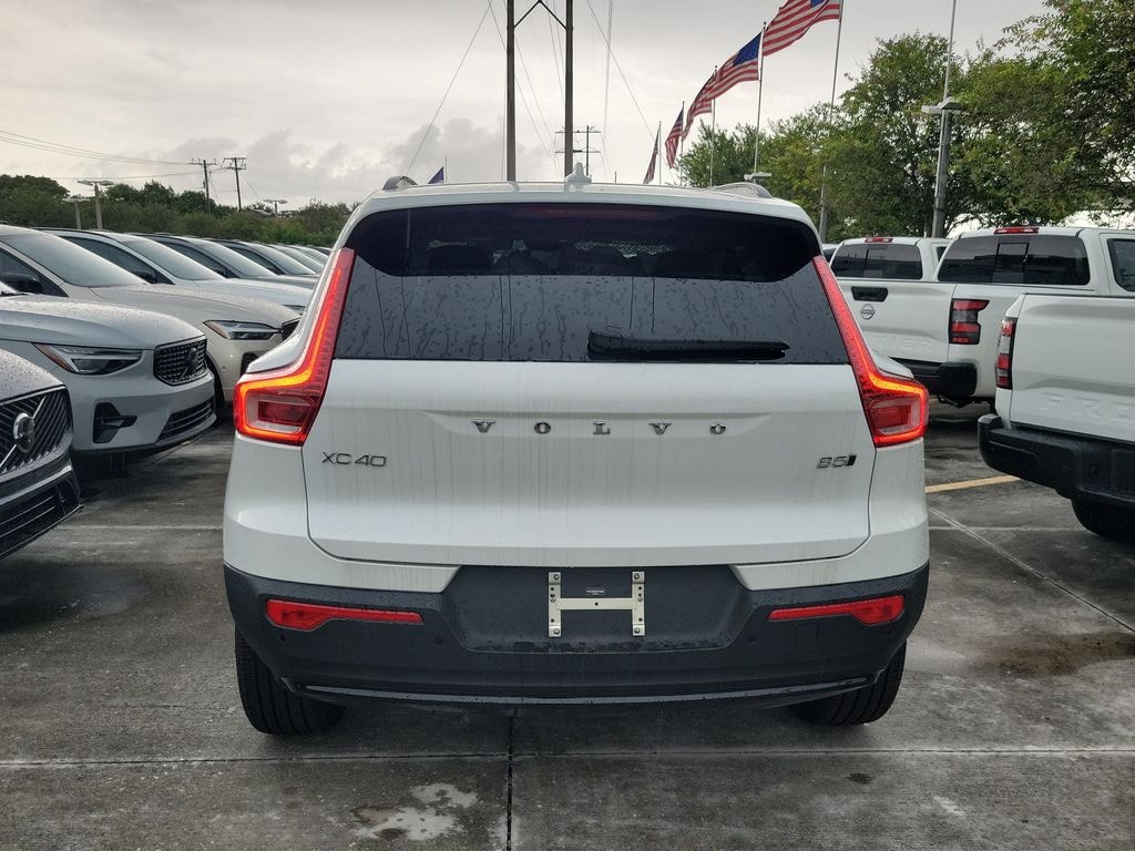 New 2026 Volvo XC40 B5 Plus SUV