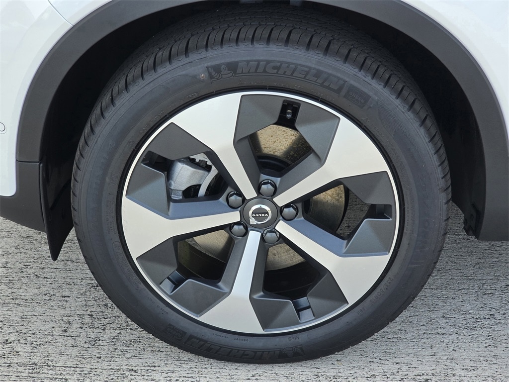 New 2026 Volvo XC40 B5 Plus SUV