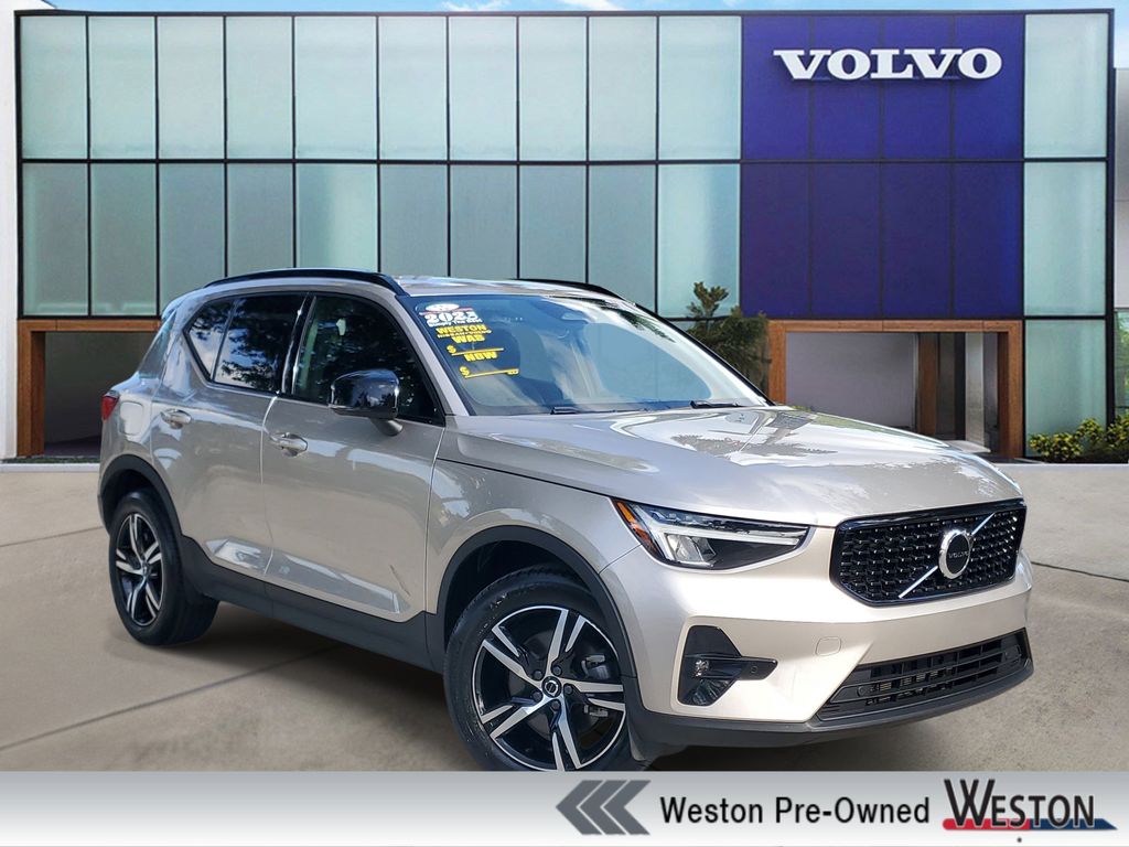 2023 Volvo XC40 B4 Plus Dark's photo