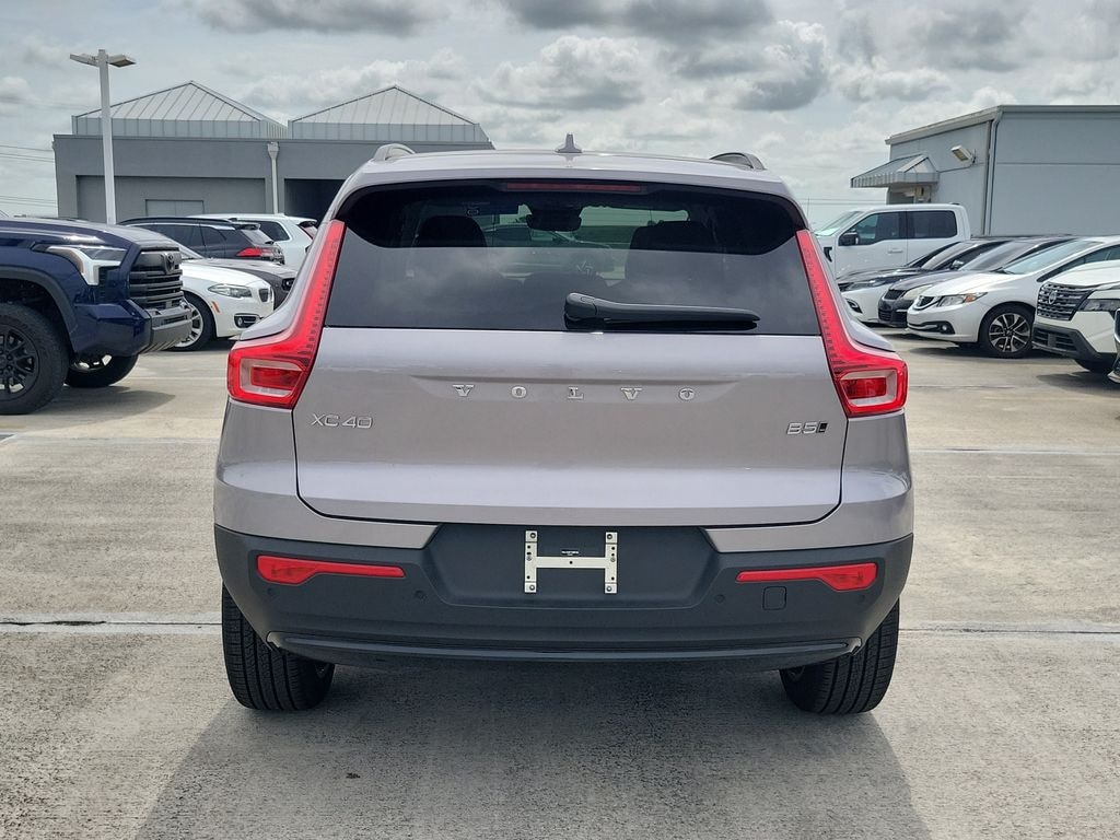 New 2026 Volvo XC40 B5 Ultra SUV