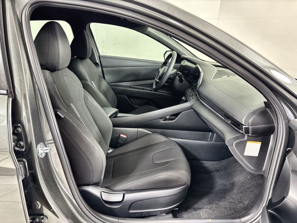 2025 Hyundai Elantra Blue - Photo 25