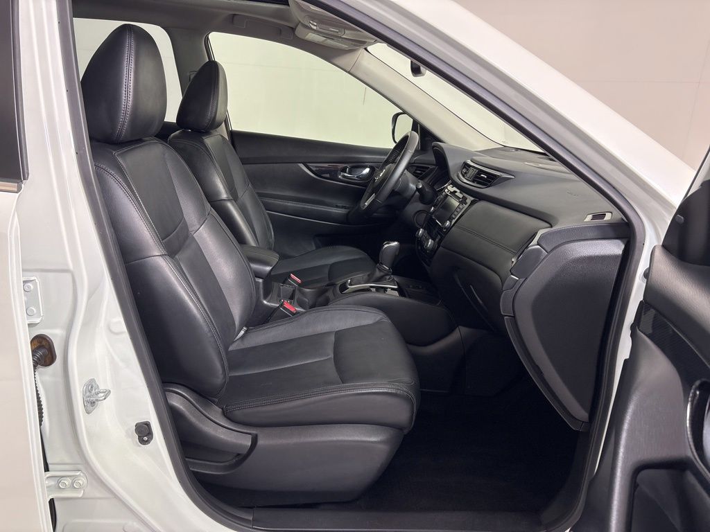 Thumbnail: 2018 Nissan Rogue - 14