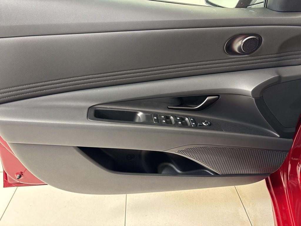 Thumbnail: 2025 Hyundai Elantra - 16