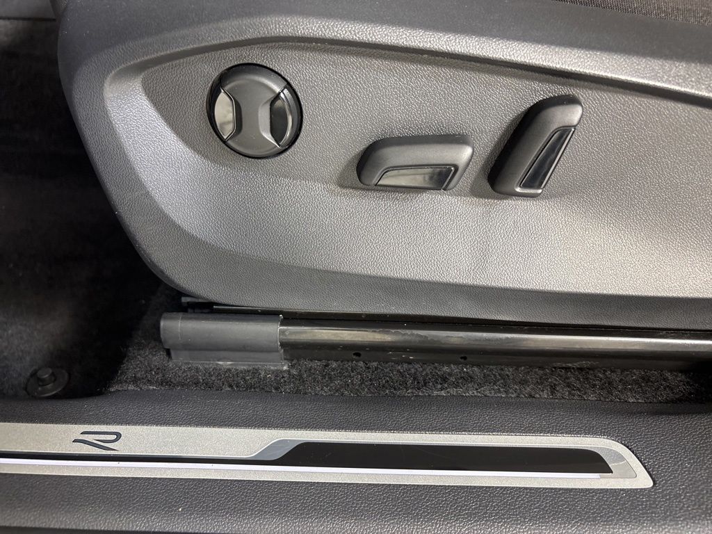 Thumbnail: 2023 Volkswagen Tiguan - 16