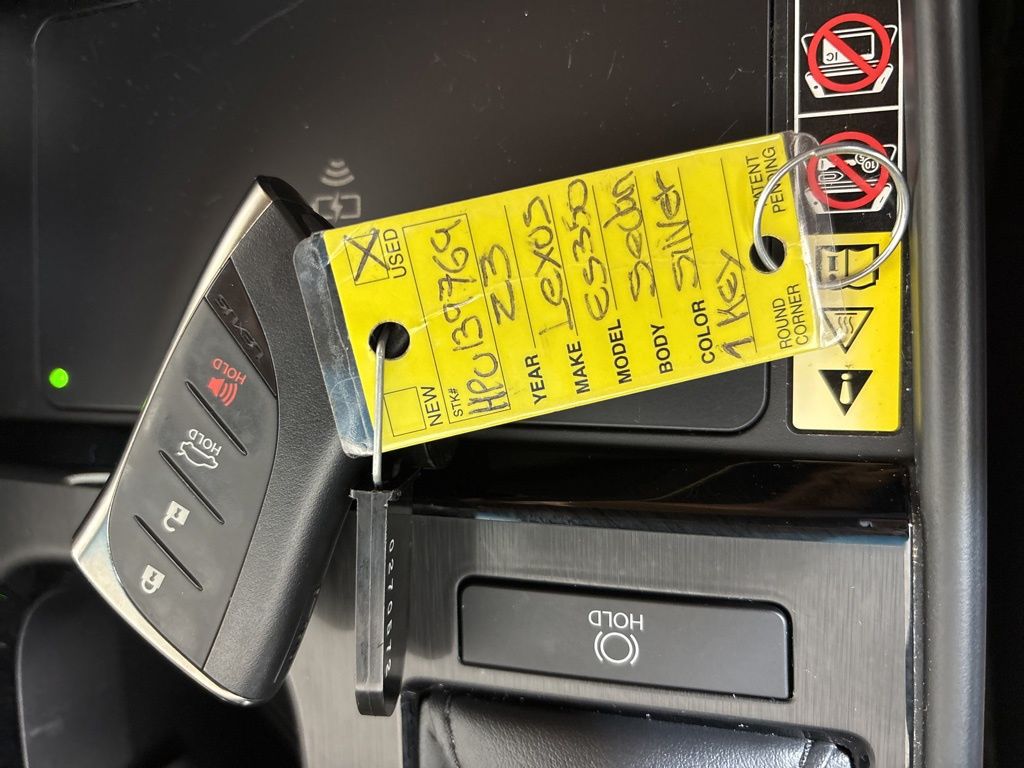 Thumbnail: 2023 Lexus ES - 31