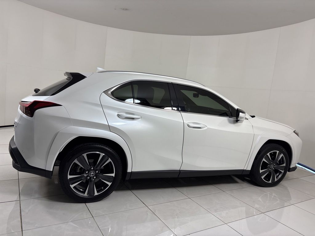 Thumbnail: 2023 Lexus UX - 6