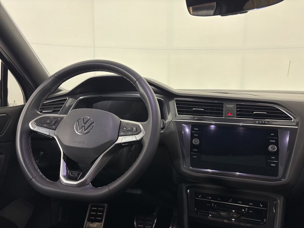 Thumbnail: 2023 Volkswagen Tiguan - 22