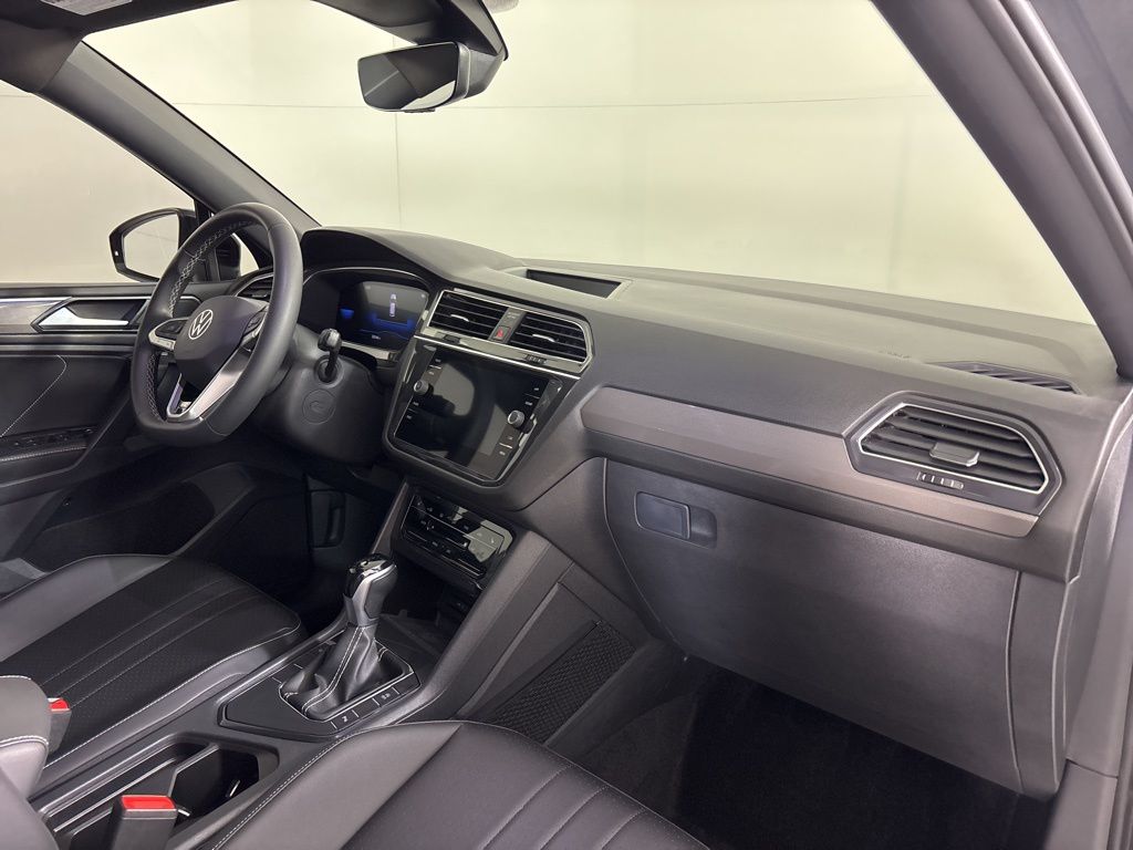Thumbnail: 2023 Volkswagen Tiguan - 13