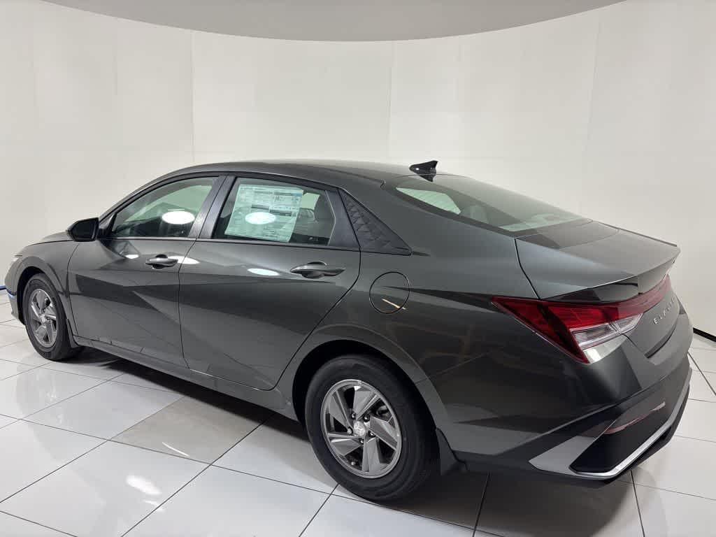New 2025 Hyundai Elantra SE Sedan