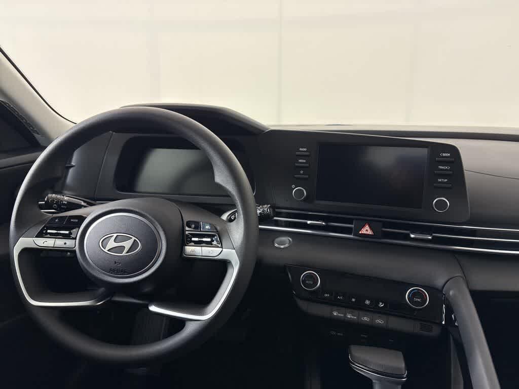 Thumbnail: 2025 Hyundai Elantra - 21