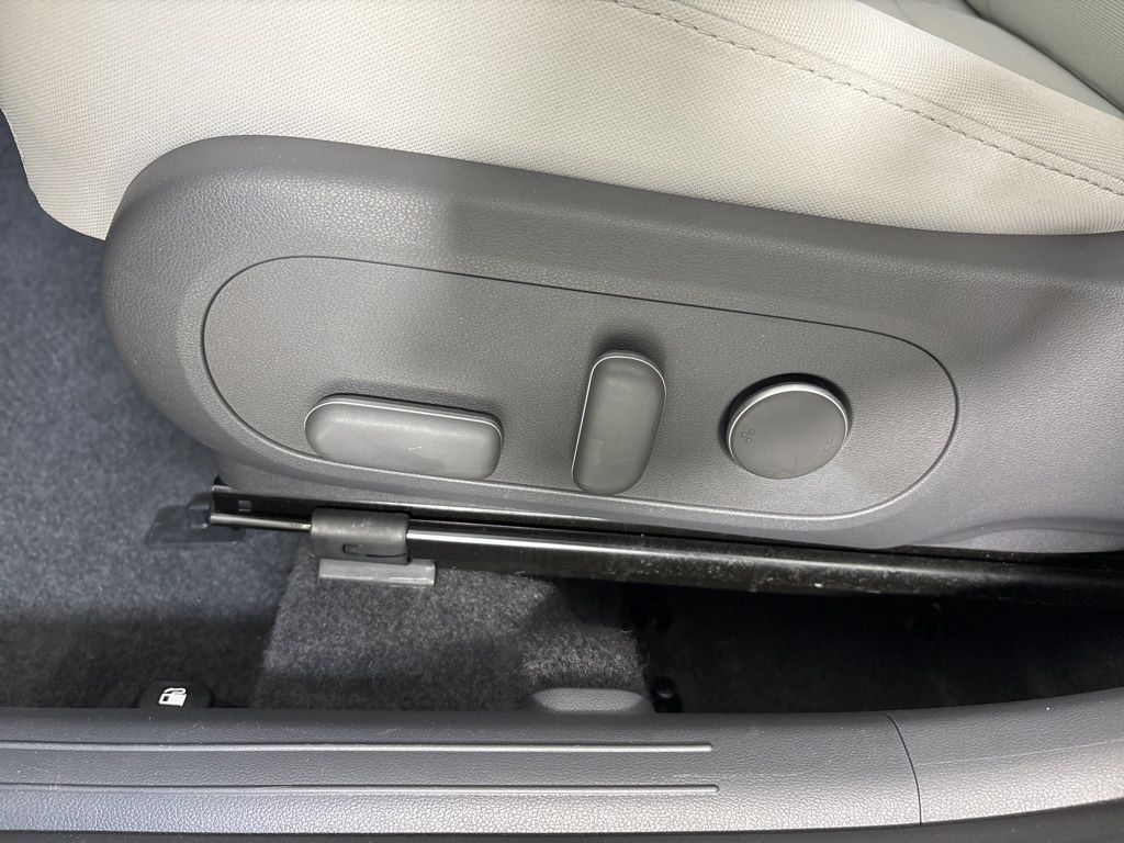 2025 Hyundai Kona SEL Convenience - Photo 16