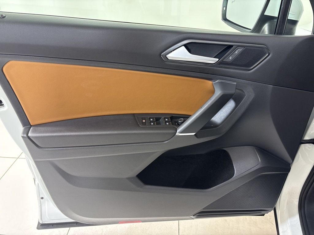 Thumbnail: 2018 Volkswagen Tiguan - 16