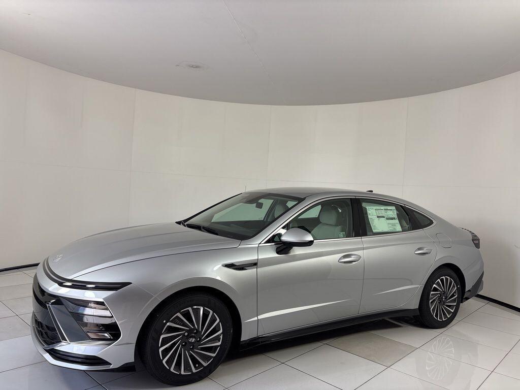 New 2025 Hyundai Sonata Hybrid SEL Sedan