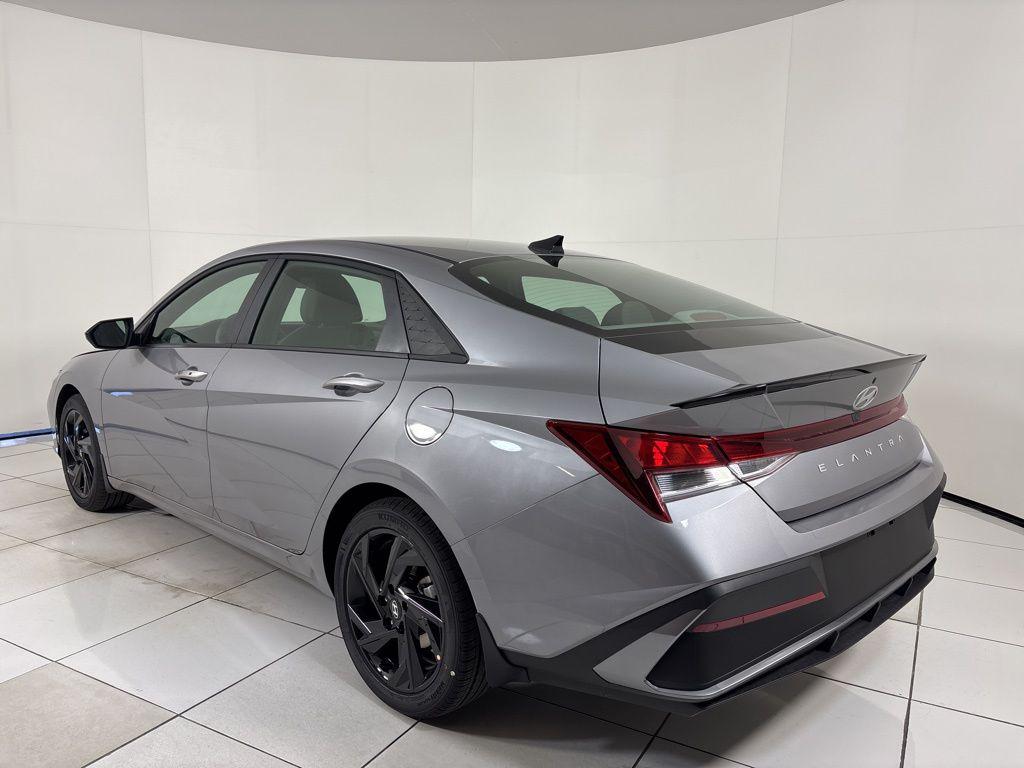 Thumbnail: 2026 Hyundai Elantra - 3