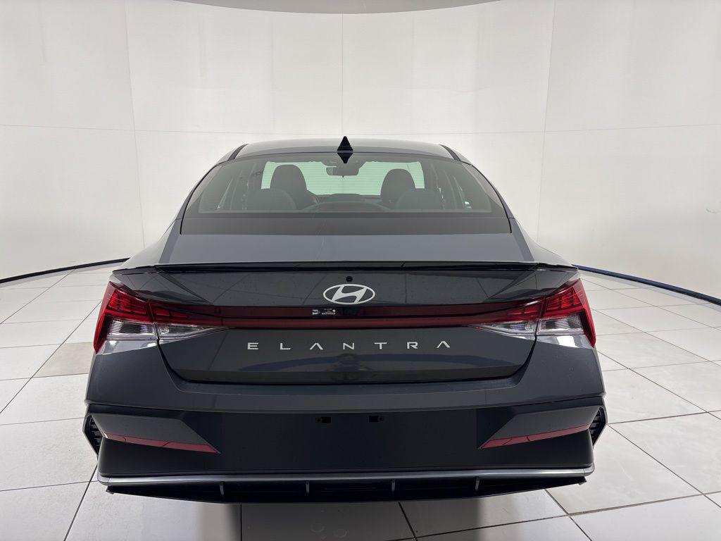 Thumbnail: 2026 Hyundai Elantra - 4