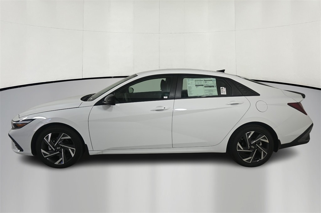 Thumbnail: 2025 Hyundai Elantra - 4