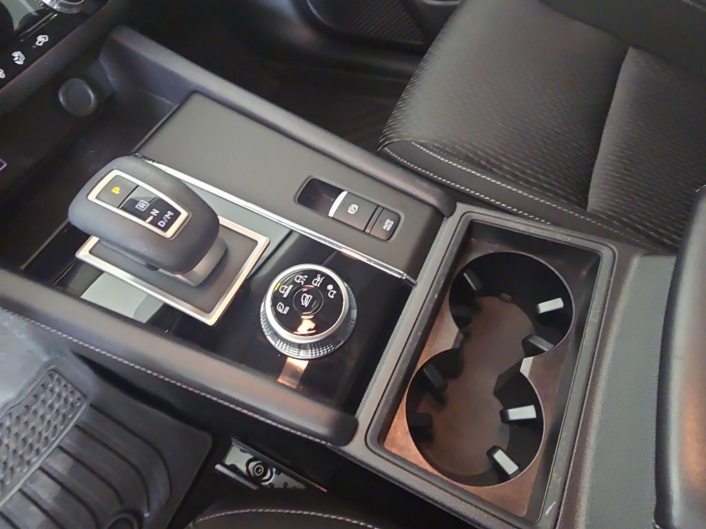 Thumbnail: 2024 Mitsubishi Outlander - 19