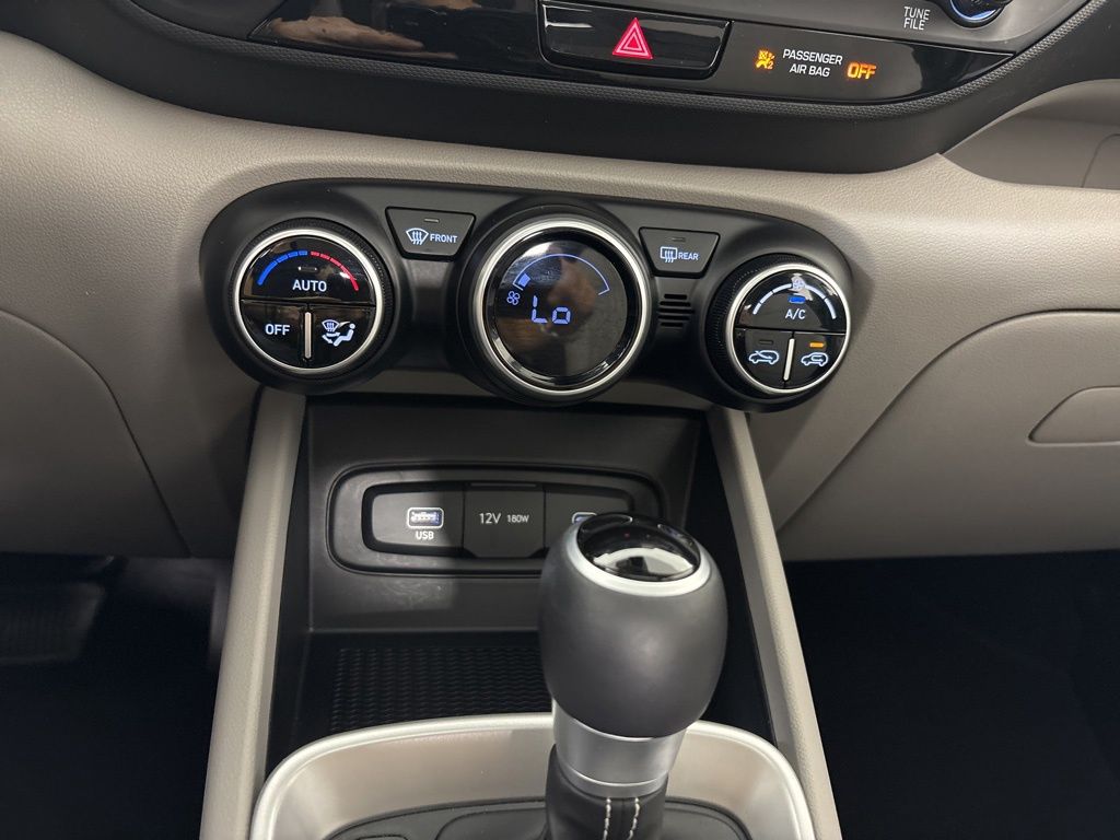 Thumbnail: 2023 Hyundai Venue - 27