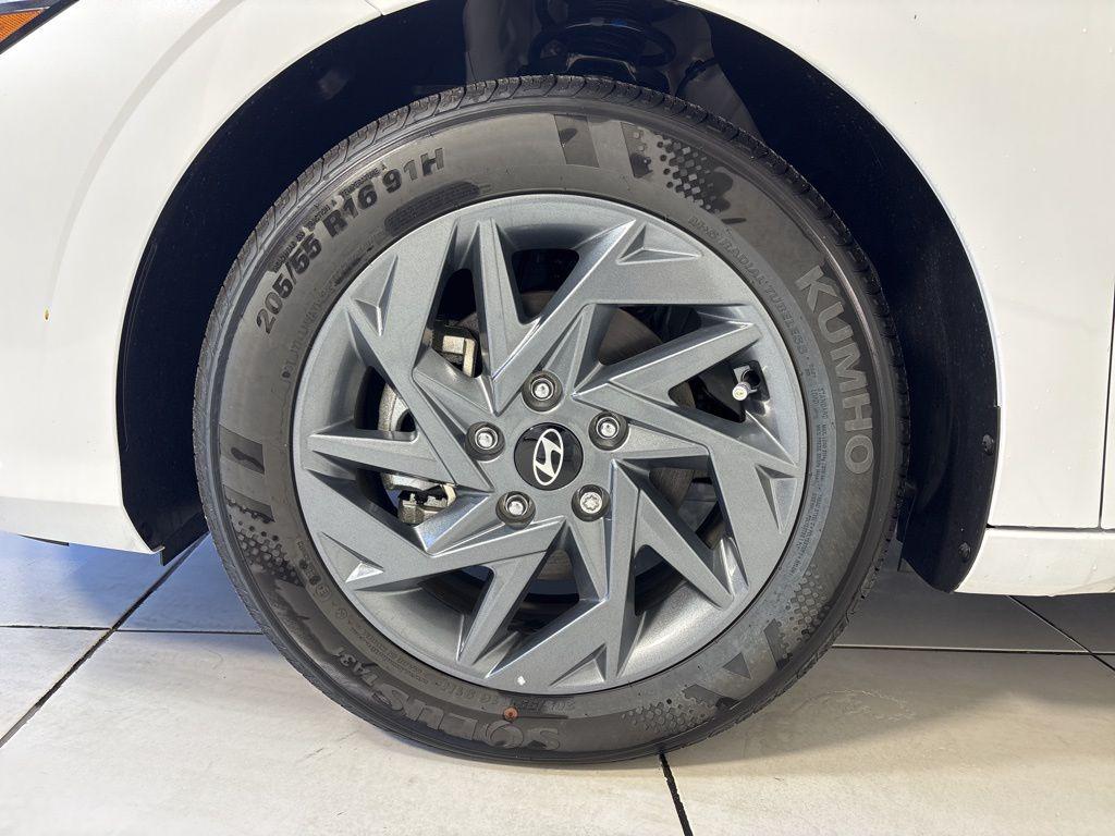 Thumbnail: 2025 Hyundai Elantra - 9