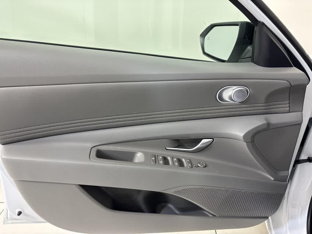 Thumbnail: 2025 Hyundai Elantra - 16