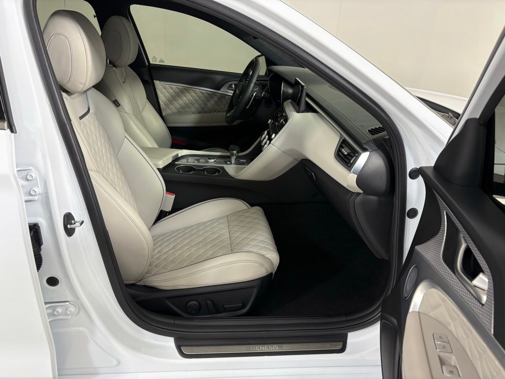 Thumbnail: 2023 Genesis G70 - 12