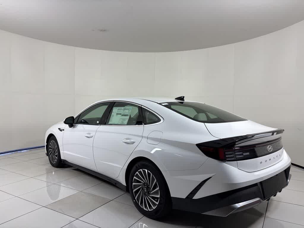 New 2025 Hyundai Sonata Hybrid SEL Sedan