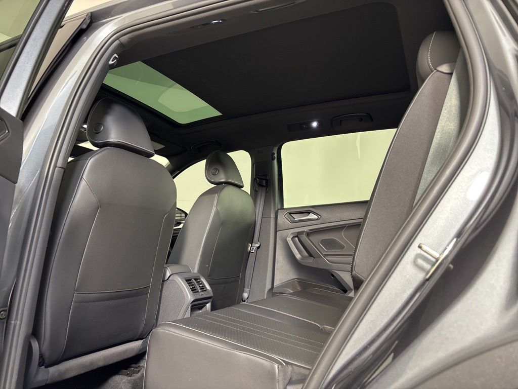 Thumbnail: 2023 Volkswagen Tiguan - 18