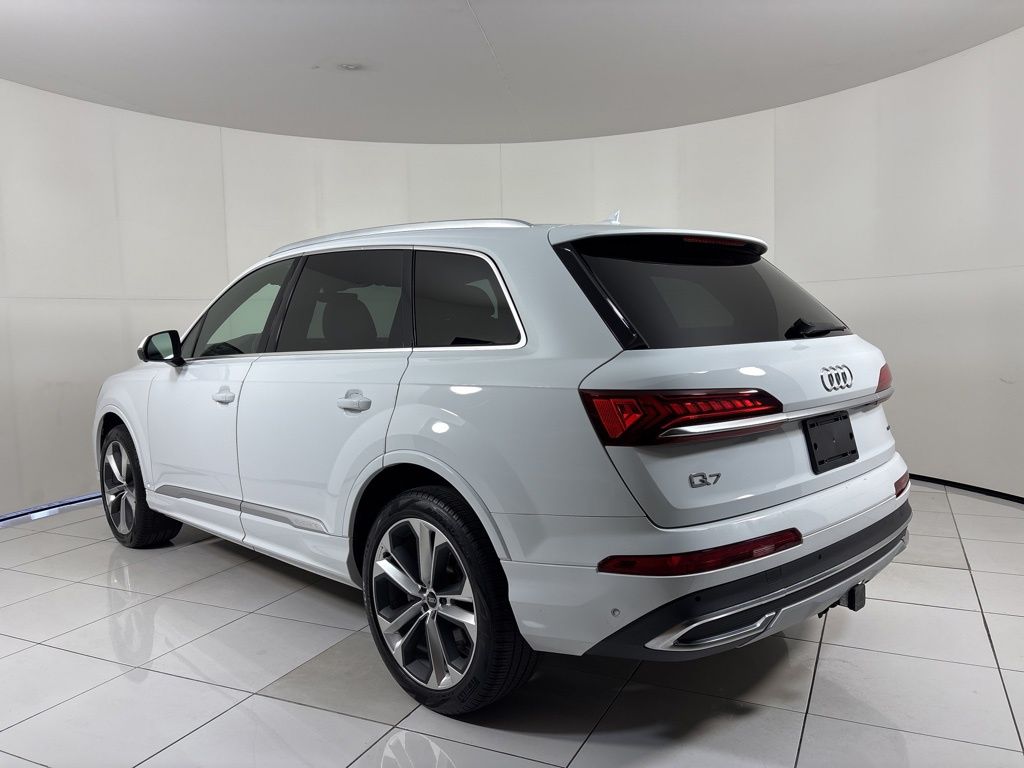 Thumbnail: 2021 Audi Q7 - 3